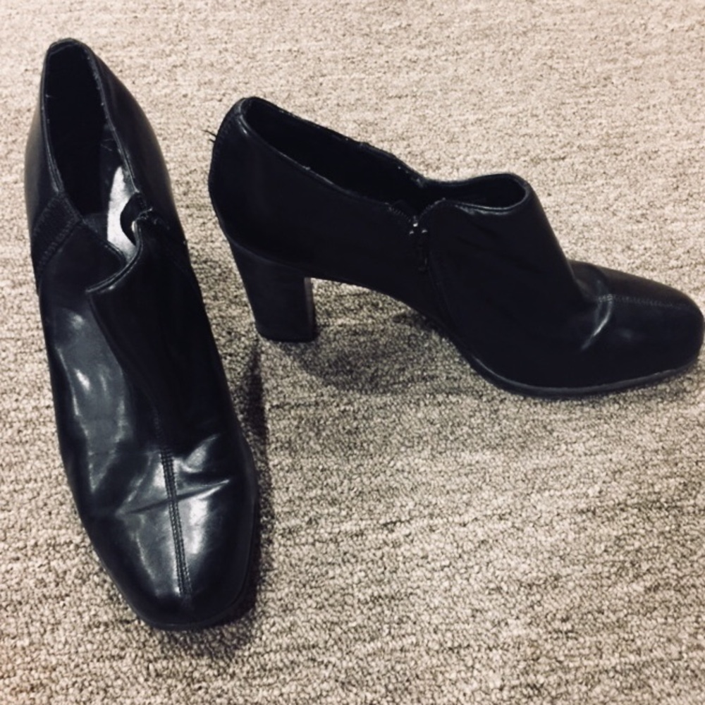 Franco Sarto The Artist Collection Bootie Pump